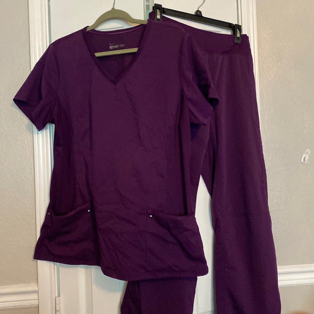 Scrub set XL top and bottom good condition stretchy awesome fit purple color